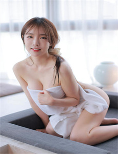 《阴影里的座》